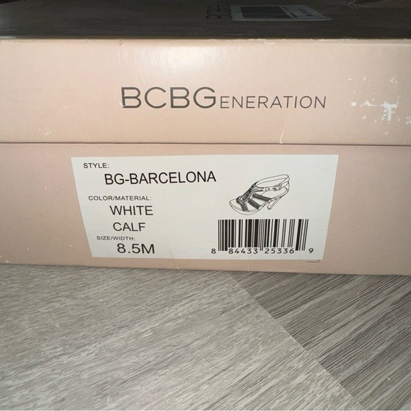 BCBG heels - Picture 4 of 9